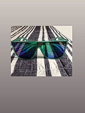 💚 Hurley Green and Blue Sunglasses
